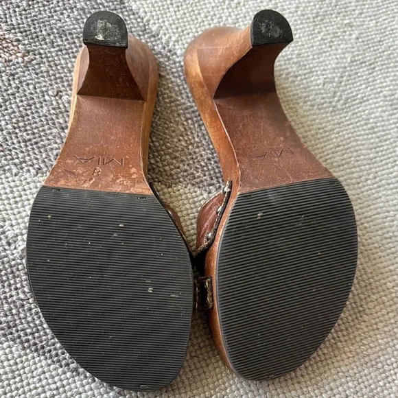 MIA Women's Brown Slide Sandals - Picture 3 of 3